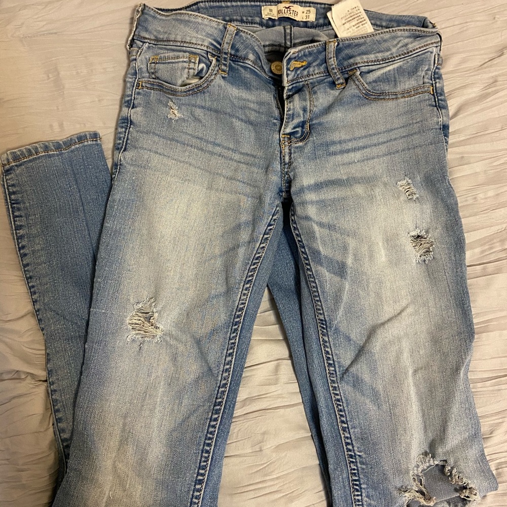 Cute Hollister jeans, medium wash skinny